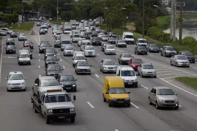 Motoristas sem multa há 12 meses terão direito a benefícios